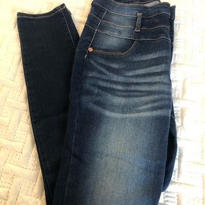NWOT No Boundaries Dark Wash Skinny Denim Legging